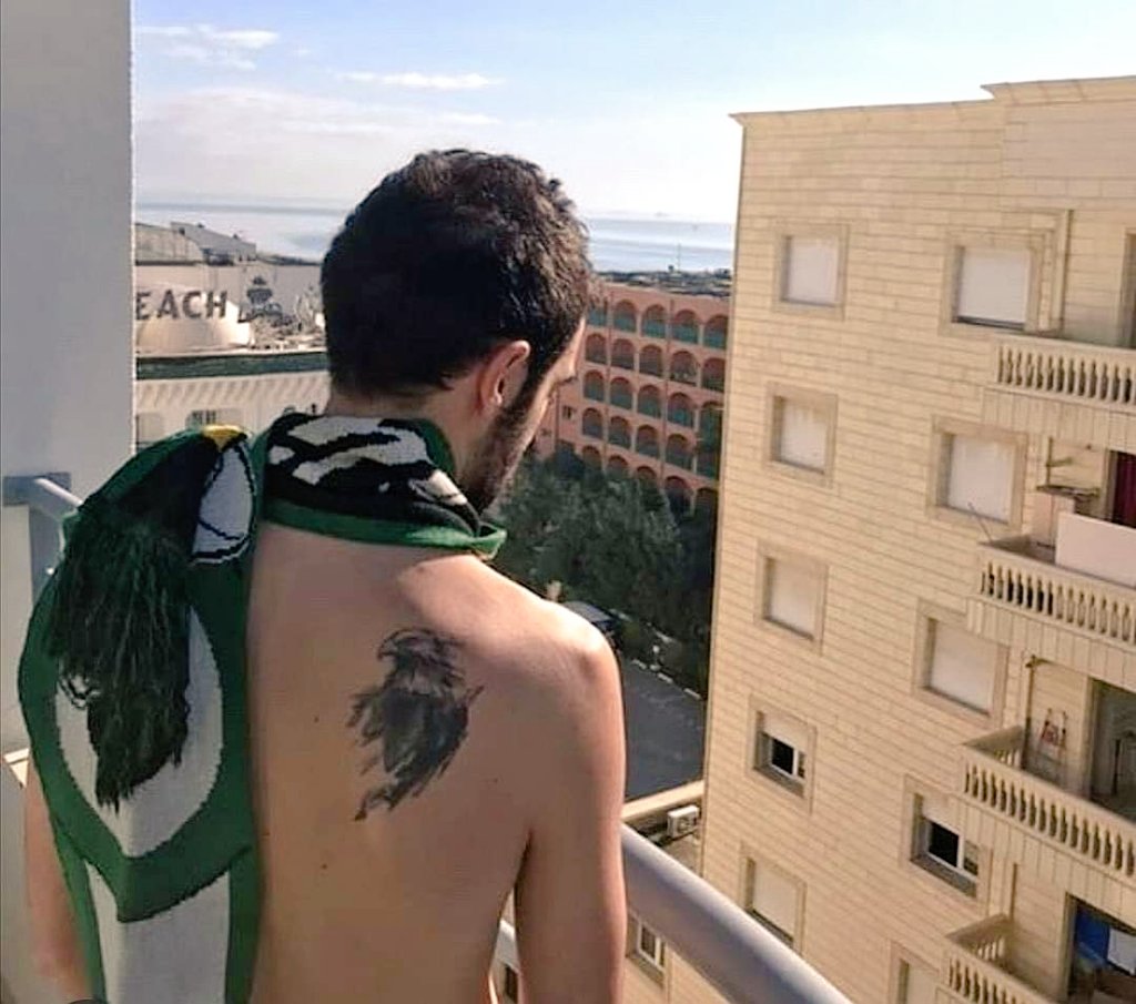 Rgreenthoughts's tweet photo. Halal ou Haram... en tout cas plusieurs rajaoui(e)s se permettent de beaux tatouages pour exhiber leur passion et leur amour envers le #Raja 💚 https://t.co/mNueXaSRgy
