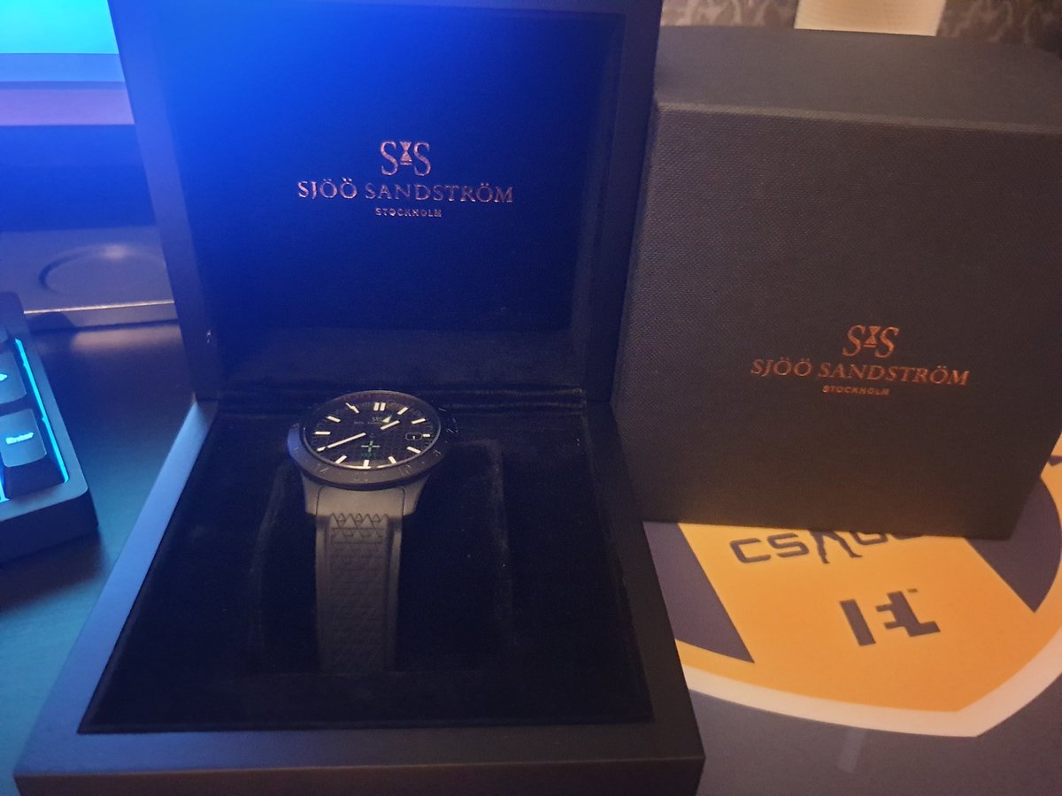 Hämtade ut min snygga klocka skickad utav <a href="/sjoosandstrom/">Sjöö Sandström</a> tack än en gång <a href="/SECSGO/">Svenska Elitserien CS2</a> för en underbar present man kan få vinna utav att spela eran liga.  🔥🔥