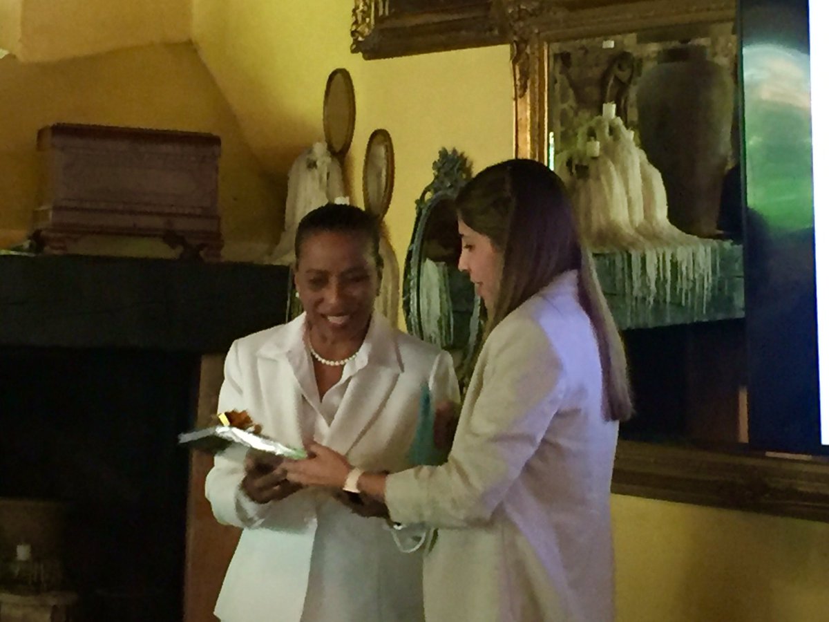 En Haciendas y Casonas de Jalisco seguimos capacitándonos para ofrecer el mejor servicio a nuestros huéspedes, agradecemos a la Sra. Nedelka Escala Pacheco, por su excelente conferencia “El Protocolo en la Hospitalidad”, gracias a Villa Ganz Boutique Hotel, por ser nuestra sede!