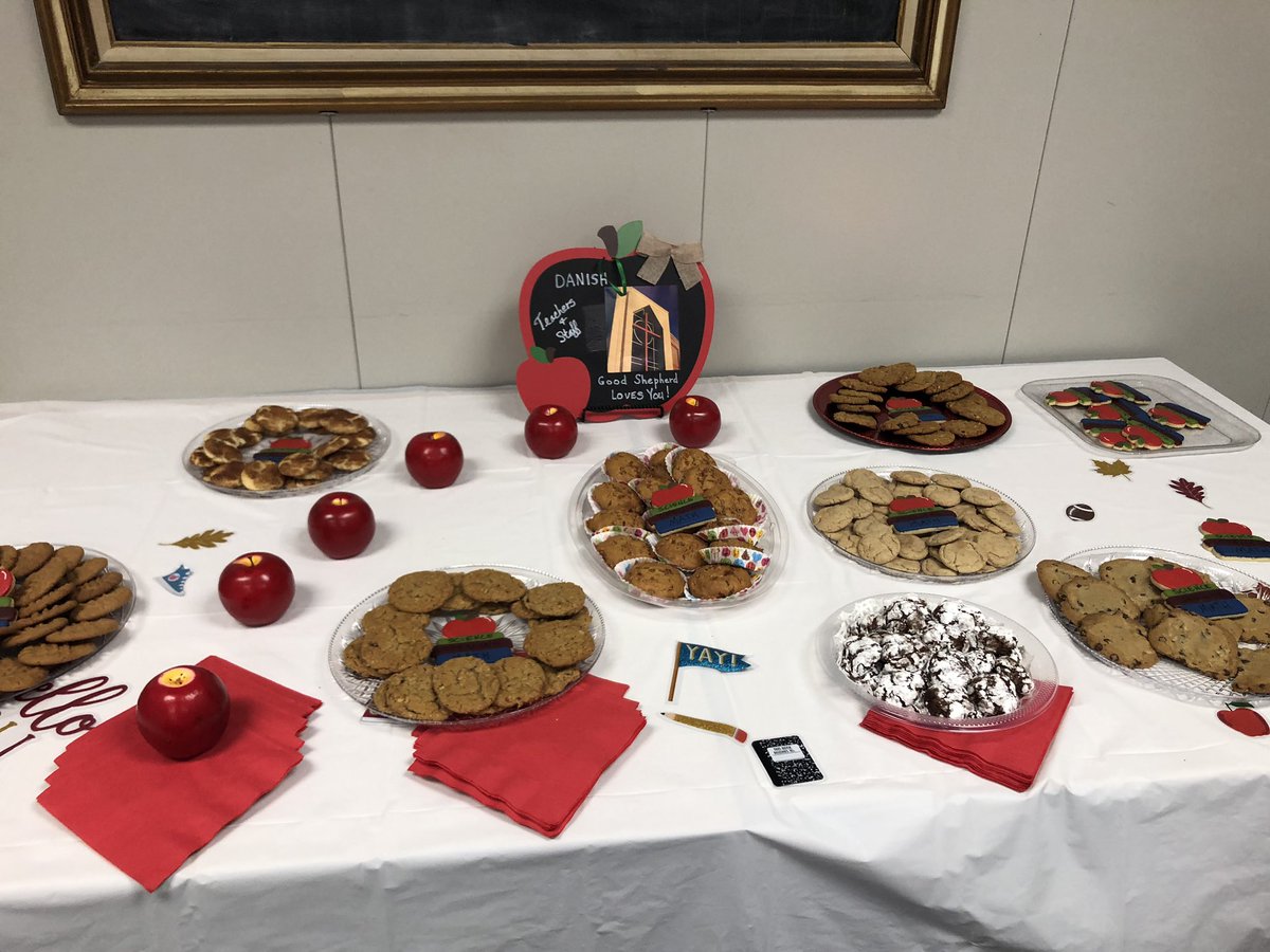 MrsLopezGRD2's tweet photo. Thank you Good Shepherd for the delicious cookies!!! #neveradulldayatDanish https://t.co/XYg4mCxwTq
