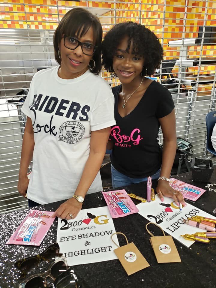 sonjiapeltonsam's tweet photo. Lauren did an amazing job vending.🤗🤗🤗 #TeenCEO #2BooG Beauty https://t.co/LEaqlWiAQm