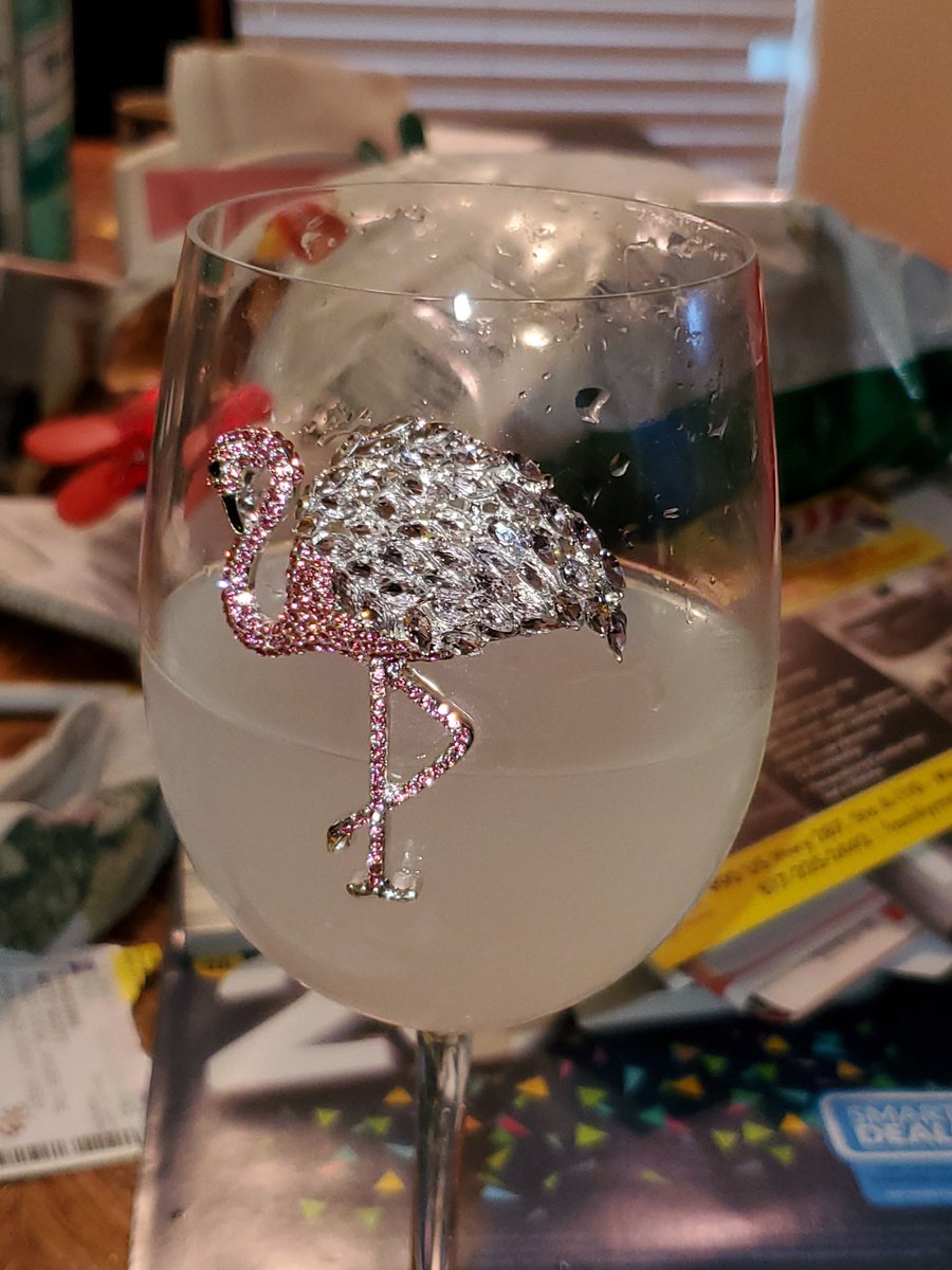 debiscott13's tweet image. This is a great ending to my day!!! This beautiful glass makes it even better!!! Thanks ladies of @AFNTX18u #fruitydrinks #pinkflamingo