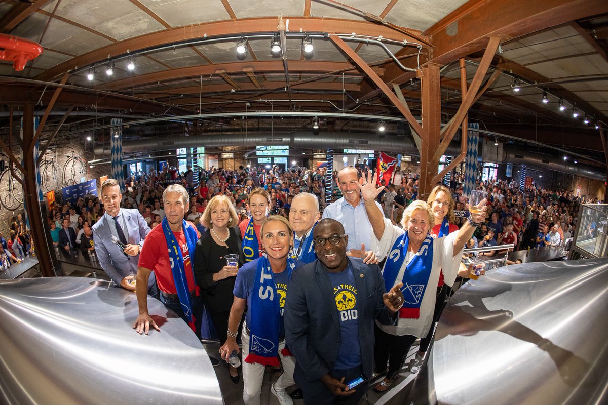 thesoccerdon's tweet image. Celebrating #MLS4theLou with St. Louis soccer fans!