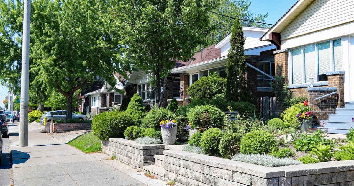 blogTO's tweet photo. Millennials are buying more houses than usual in #Toronto right now https://t.co/KAA1LvNIxo https://t.co/fjLceLvdna