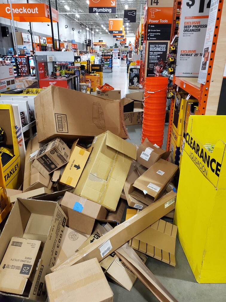 SchorschTHD's tweet photo. Great job Derek and Jeff!!! Great job driving shelf availability and customer experience!!
#d170hardwareblitz #steelcitysquad @Millaya @THDJustinS @dumassierra @VanessaTHD170 https://t.co/VW0hnJIwJP