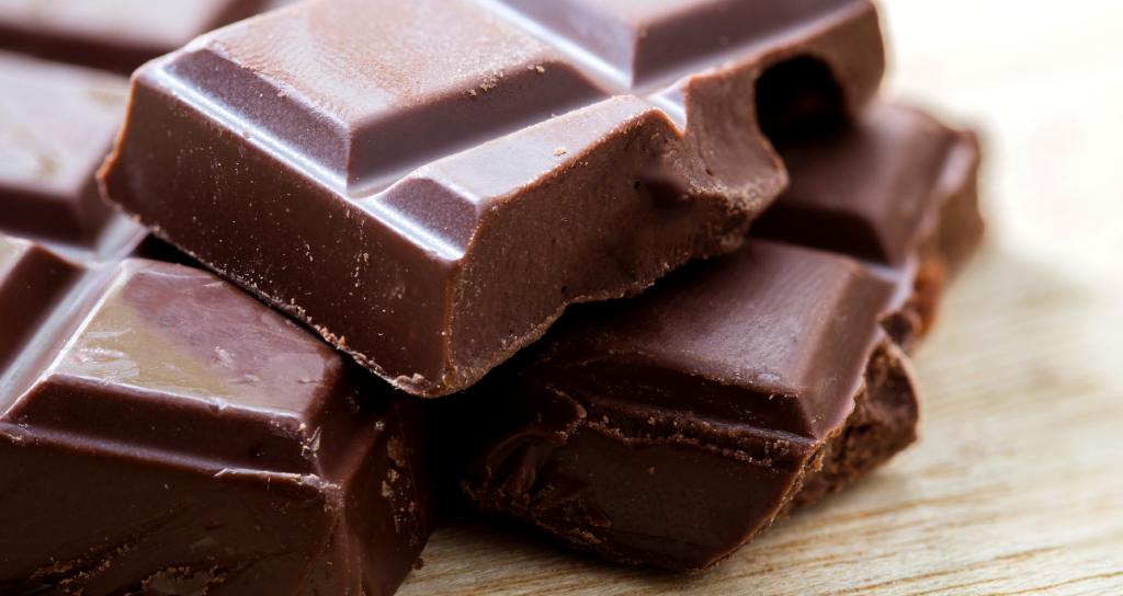 MedscapePsych's tweet photo. People who eat dark chocolate are less likely to experience #depression. https://t.co/w9ClgOp18m https://t.co/oa9kCtOagV