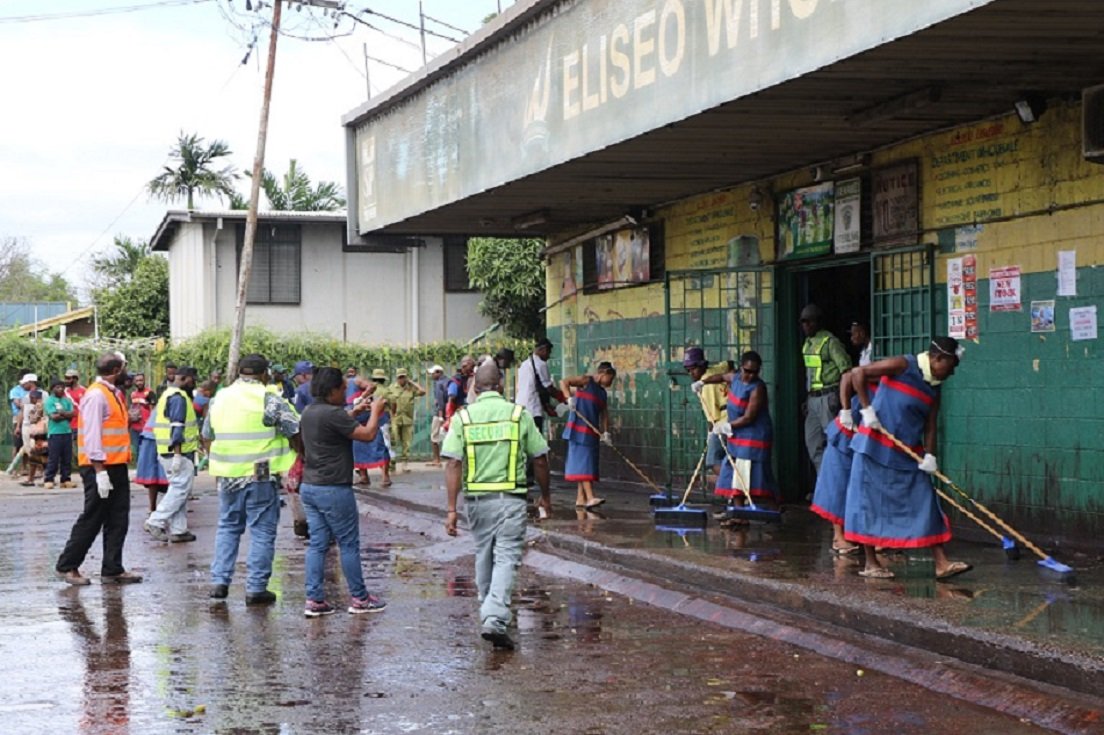 pngscribe's tweet photo. Low risk inmates at Bomana prison are helping to clean up Gordons, one of Port Moresby's filthiest suburbs https://t.co/nR8iqbBfp3