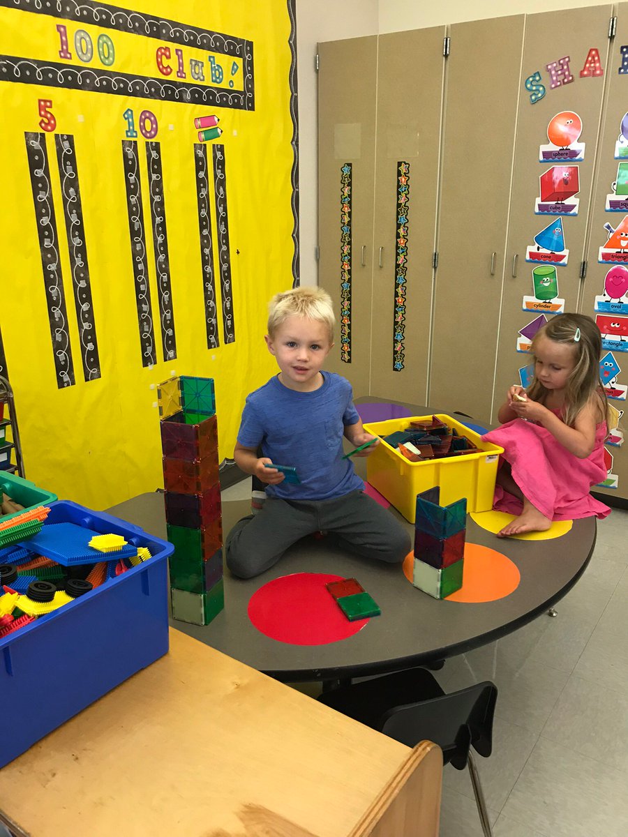 mslindsaypelser's tweet photo. Fun week so far shopping for supplies and getting my room ready with my family! #lotsofhelp #notreally #lovethem https://t.co/cXj5r0S5Rc