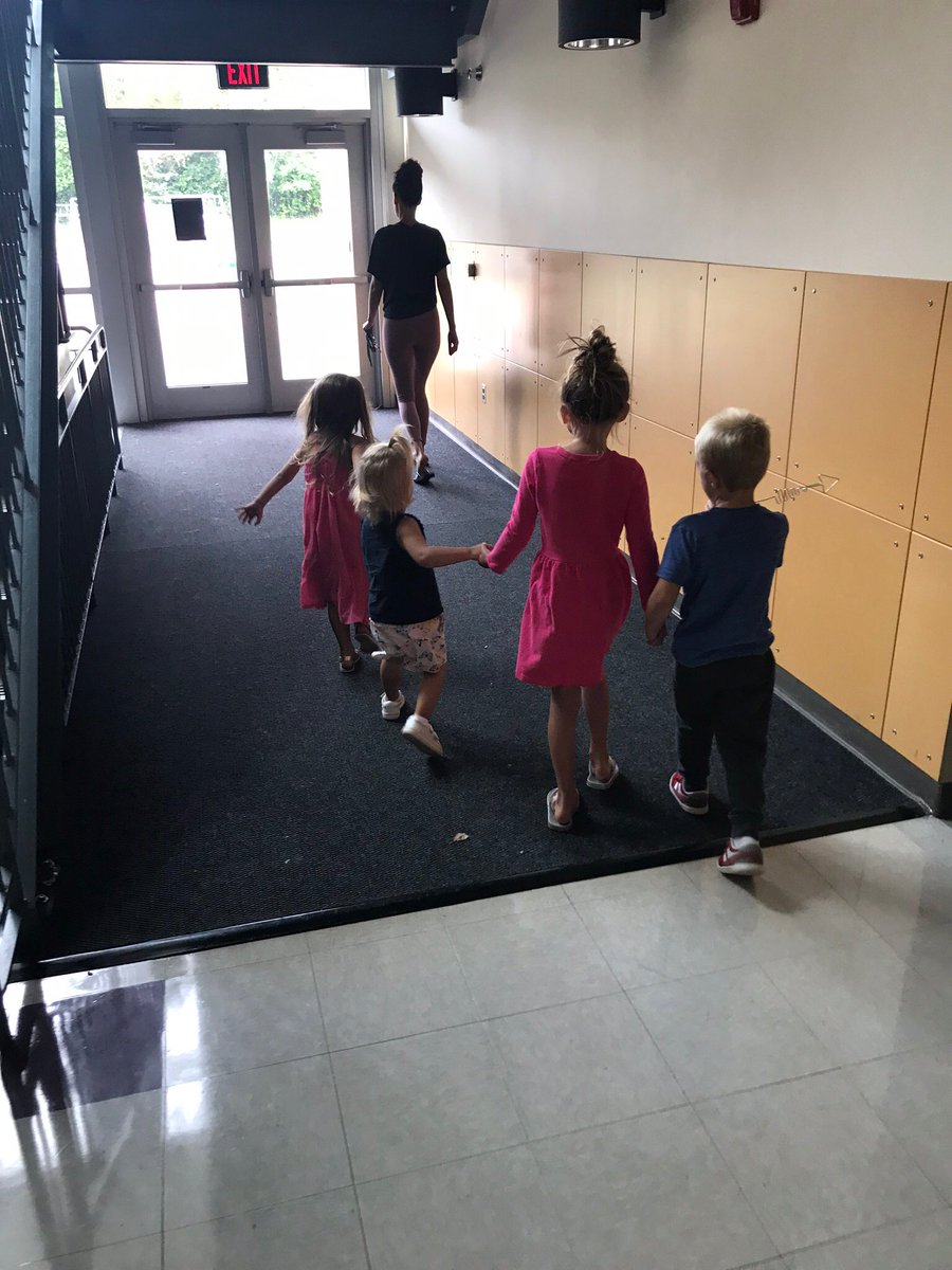 mslindsaypelser's tweet photo. Fun week so far shopping for supplies and getting my room ready with my family! #lotsofhelp #notreally #lovethem https://t.co/cXj5r0S5Rc
