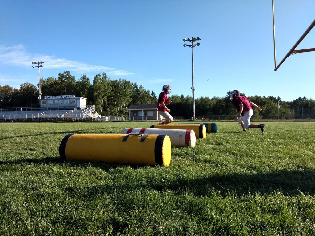 emplifyttown's tweet photo. Great evening for North Dickinson, Michigan football practice. #BellinHealthSportsMedicine #PracticeCoverage #ExcellenceInSportsMedicine
#AthleticTraining https://t.co/fwRxtG0BY7