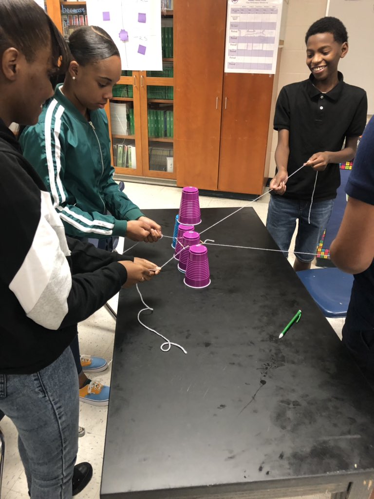keeperkate34's tweet photo. 8th Grade Teamwork!! @FWISD_HandleyMS #first5 https://t.co/dydW1E8SmG