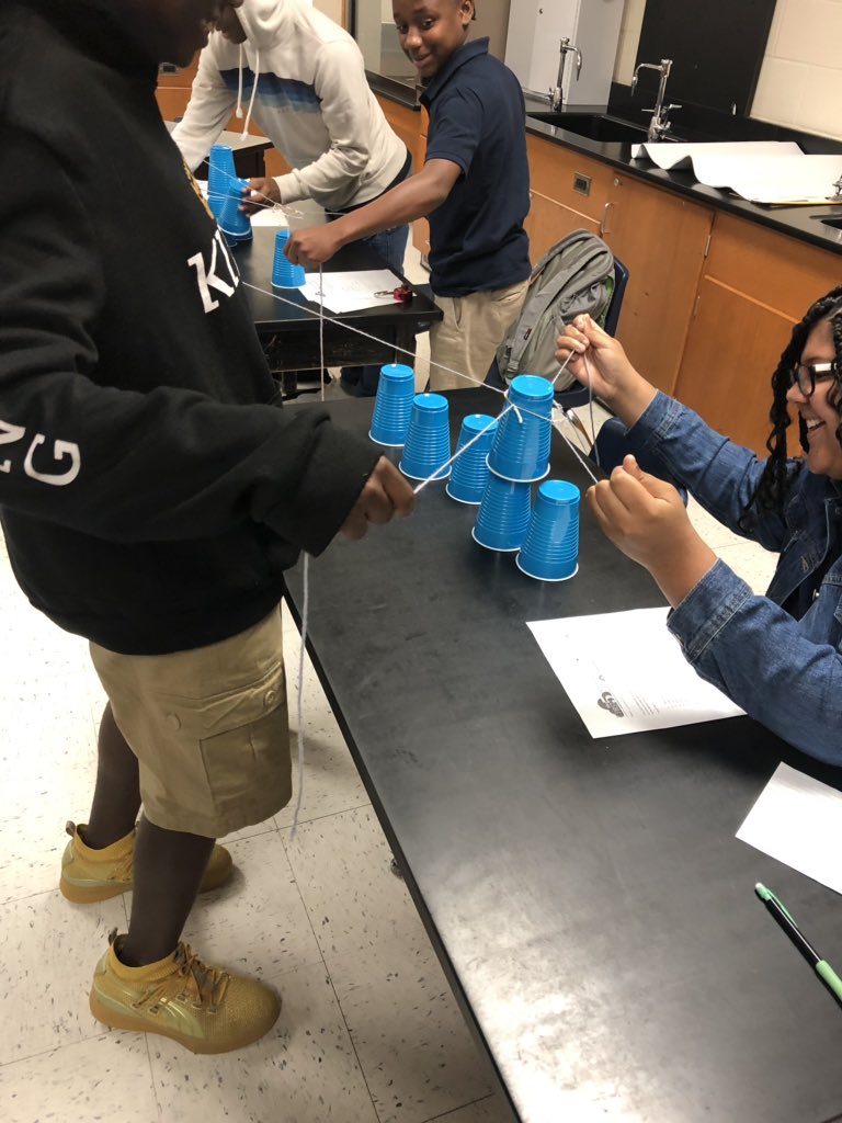 keeperkate34's tweet photo. 8th Grade Teamwork!! @FWISD_HandleyMS #first5 https://t.co/dydW1E8SmG