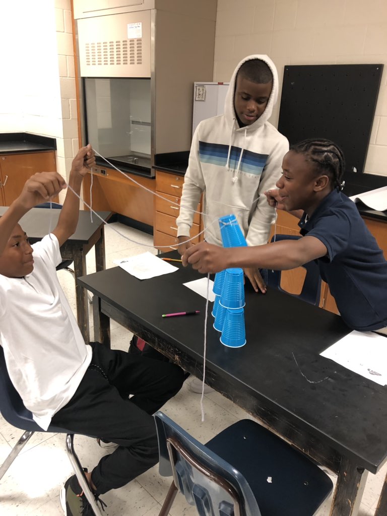 keeperkate34's tweet photo. 8th Grade Teamwork!! @FWISD_HandleyMS #first5 https://t.co/dydW1E8SmG