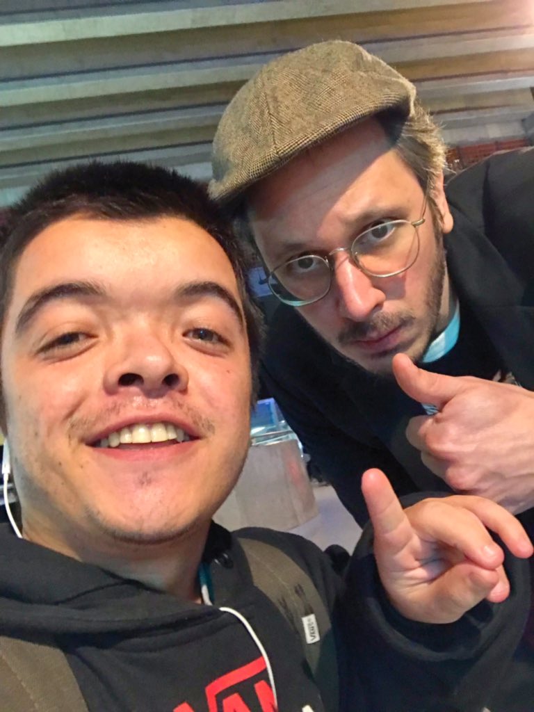 pedrocarvallio's tweet photo. Saindo do metrô encontro com o @DanielSFurlan na correria! Tmj 👊🏼 #choquedecultura #Renan #craquedaniel https://t.co/YLoEitUaYQ
