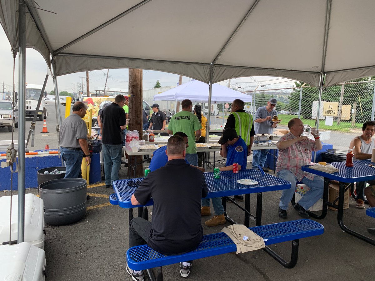 NRS3PL's tweet image. Last Friday, our North Bergen Terminal hosted Truck Driver Appreciation Day 2019. Special thanks to @IntnlTrucks  for sponsoring our waffle breakfast! And a huge thank you to all the truck drivers who move our goods every day! #THANKATRUCKER #TRUCKDRIVERAPPRECIATION