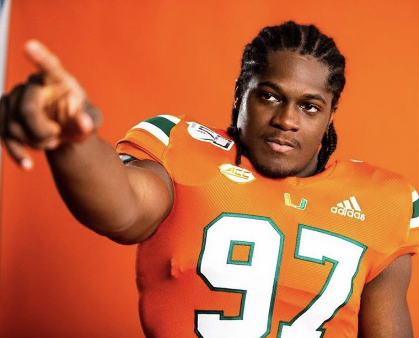 lowkeykai_'s tweet photo. gonna be a long season for offensive lines https://t.co/fV30HGkqe3