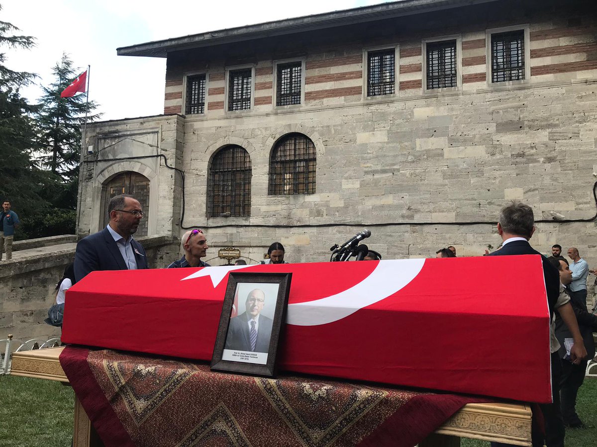 kulturocagi's tweet photo. Seminer Hocamız Prof. Dr. A. Haluk Dursun'u son yolculuğuna uğurladık. Mekânı cennet olsun. https://t.co/sleSOB0eJH
