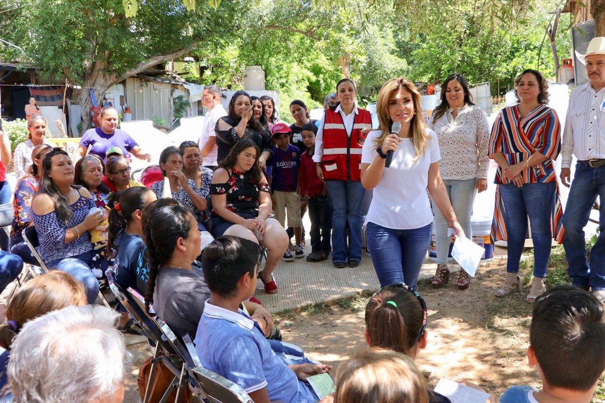 ClaudiaPavlovic's tweet photo. Llevamos a #SanJavier obras de pavimentación, apoyos, acciones de vivienda y becas para apoyar a jóvenes. ¡Me dio mucho gusto visitarlos! Y nos vamos a #SuaquiGrande, ahí también vamos con buenas noticias. https://t.co/dIsrETHFdE
