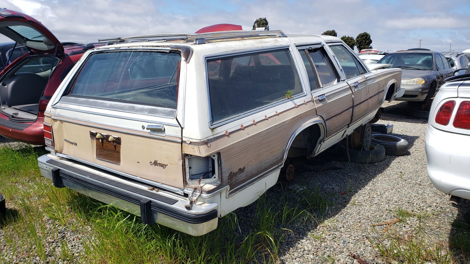 Autoblog on X JunkyardGem 1983 Mercury Grand Marquis LS Brougham Station Wagon. Complete with faux wood siding smoker s vent windows and a roof rack https t Ohy9HIJgIW https t XaHrpTLbpN X