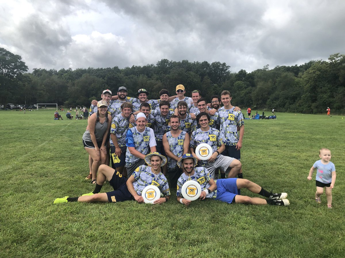 KUultimate's tweet photo. Chilled out at Cooler Classic ❄️ and got to send off our Seniors with one last tourney 🥏 @Cooler_Classic
-
-
-
#ultimate #bestd3ultimateteaminmichigan
#coolerclassic2019
#polltime #tentframe #ketteringbuilt
#cheesecurds #darwinisthebest
#breakmark #turningmoment https://t.co/C3nxHkFBKu