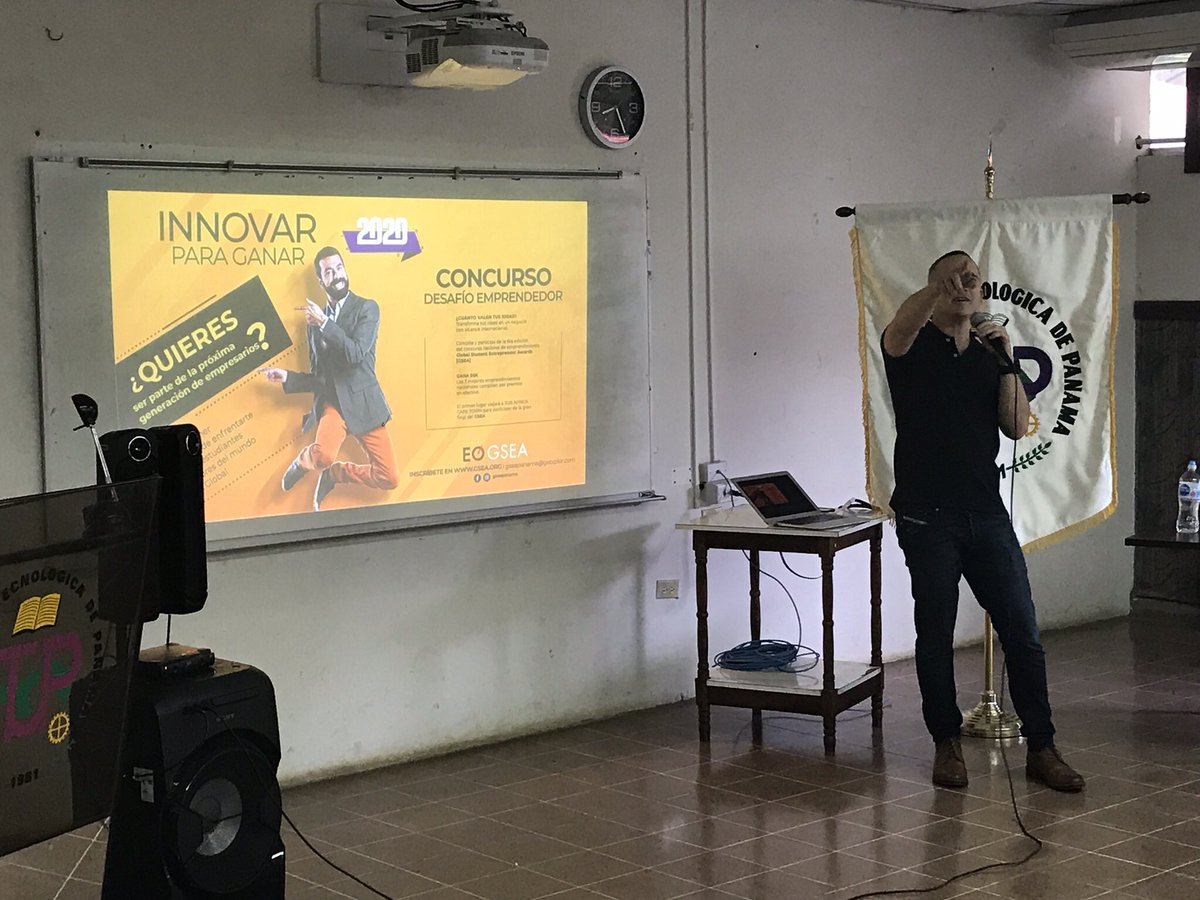 drvvillarrealc's tweet photo. #Gitce y @CiudaddelSaber en @utp_chiriqui organizan la conferencia Emprendiendo a través de la tecnología. Momento para compartir experiencias con los estudiantes. Invitado con conferencista Ilan Shatz. https://t.co/8bR9B8KwG2