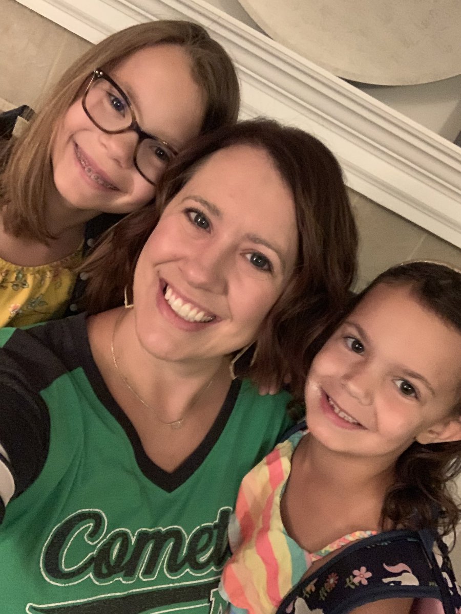 MrsLCham's tweet photo. Day 1 in the books!! Sent my youngest Comets off to 1st and 5th, found (&amp; possibly embarrassed) my sweet niece in the halls, &amp; met a ton of great new 8th grade faces all day!! I love the vibe of this Comet community &amp; am grateful to live &amp; serve in it! @MasonSchools @MMScomets https://t.co/6l8L3rn0Ik