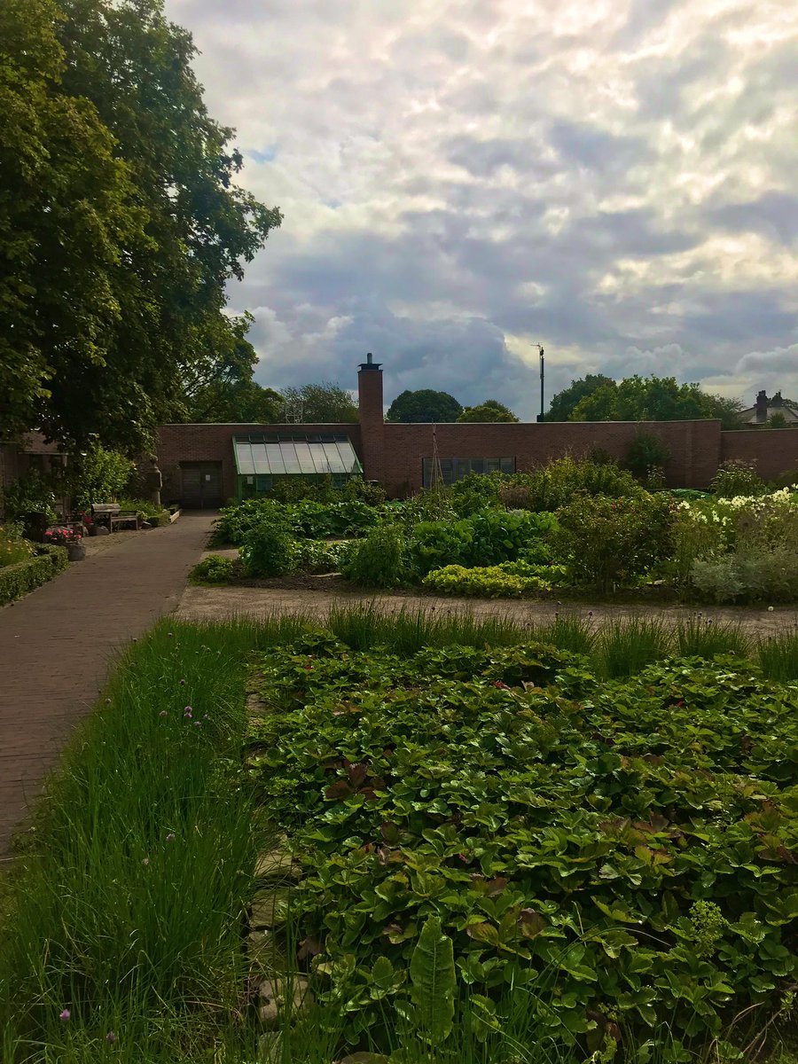 LeanneBuchan's tweet photo. Had a tour of Rotherham parks and green spaces today: 11 urban parks, 25 recreation grounds, 106 play areas, 1,800 play assets &amp; 1,270 allotment plots - that’s a lot of nature, fun &amp; play! https://t.co/yvCvhd9RpW