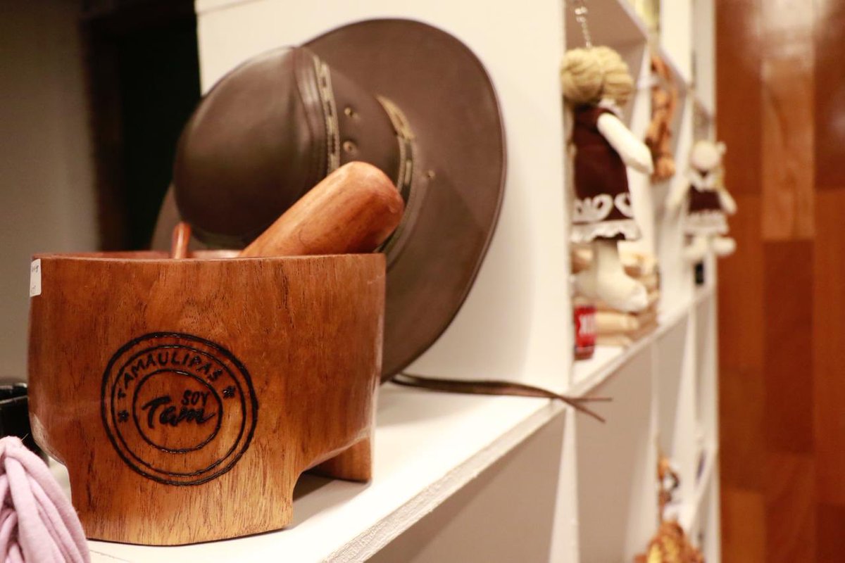 TorrucoTurismo's tweet photo. Tamaulipas exhibe en Punto México algunas de sus artesanías:
•Cuera tamaulipeca
•Alfarería
•Talabartería
•Tejidos de ixtle
•Muebles hechos a mano
 
🌮 También hay una muestra gastronómica de comida regional y productos típicos. 
#LaSorpresaDeMéxico 
Masaryk 172. Polanco.CDMX https://t.co/TH53aQy8cQ