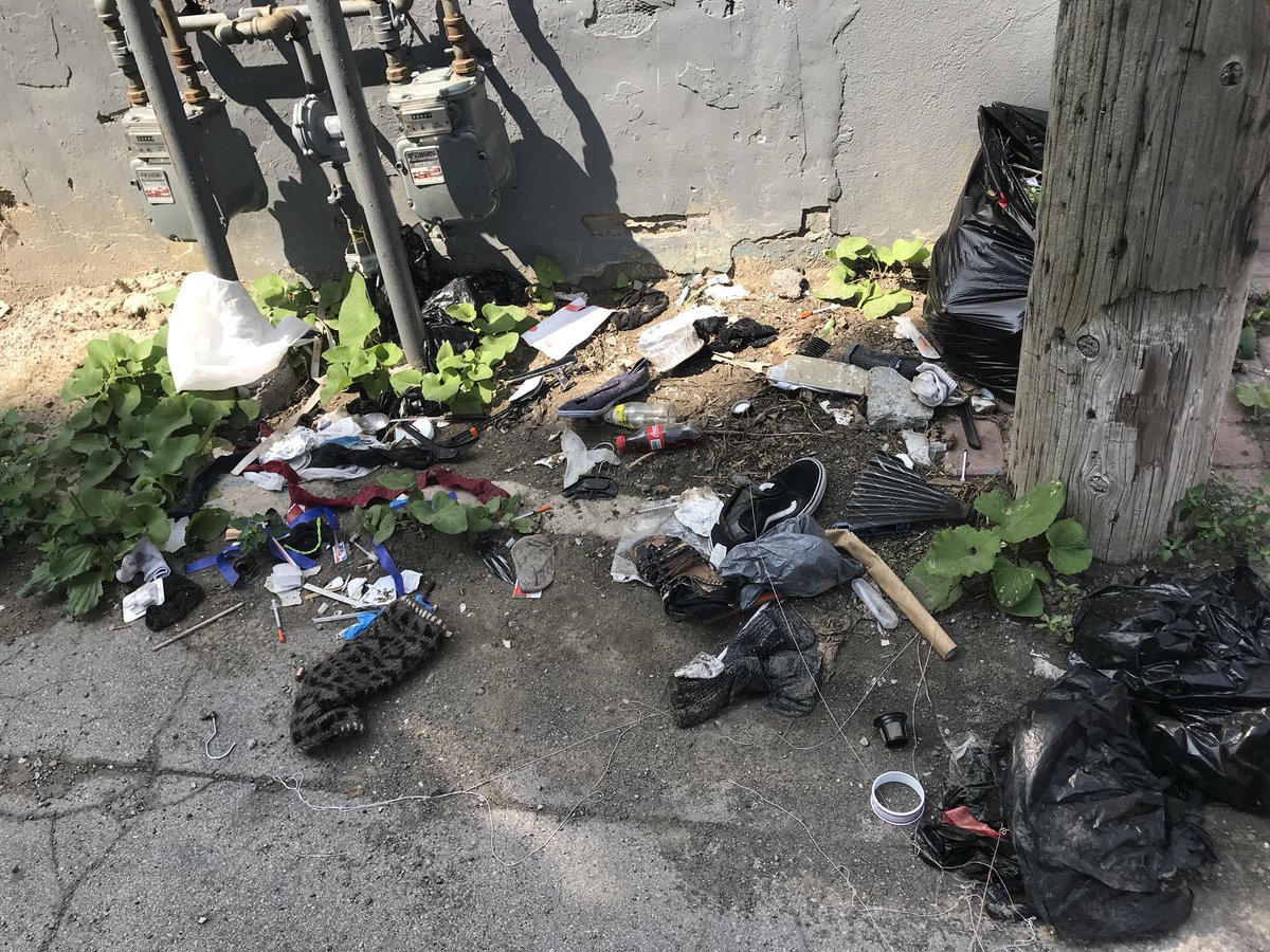 DanielleUnswort's tweet photo. The drug and crime problem continues. First 5 mins of my walk, two piles of needles discovered. This has to be fixed in Moss park, cabbagetown south, cabbagetown. @JohnTory @kristynwongtam @NEWSTALK1010 https://t.co/EYz42UvmIf