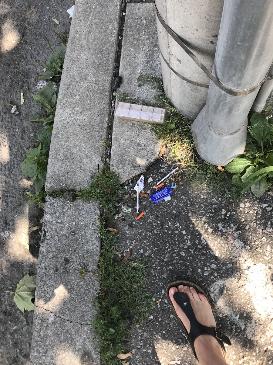 DanielleUnswort's tweet photo. The drug and crime problem continues. First 5 mins of my walk, two piles of needles discovered. This has to be fixed in Moss park, cabbagetown south, cabbagetown. @JohnTory @kristynwongtam @NEWSTALK1010 https://t.co/EYz42UvmIf