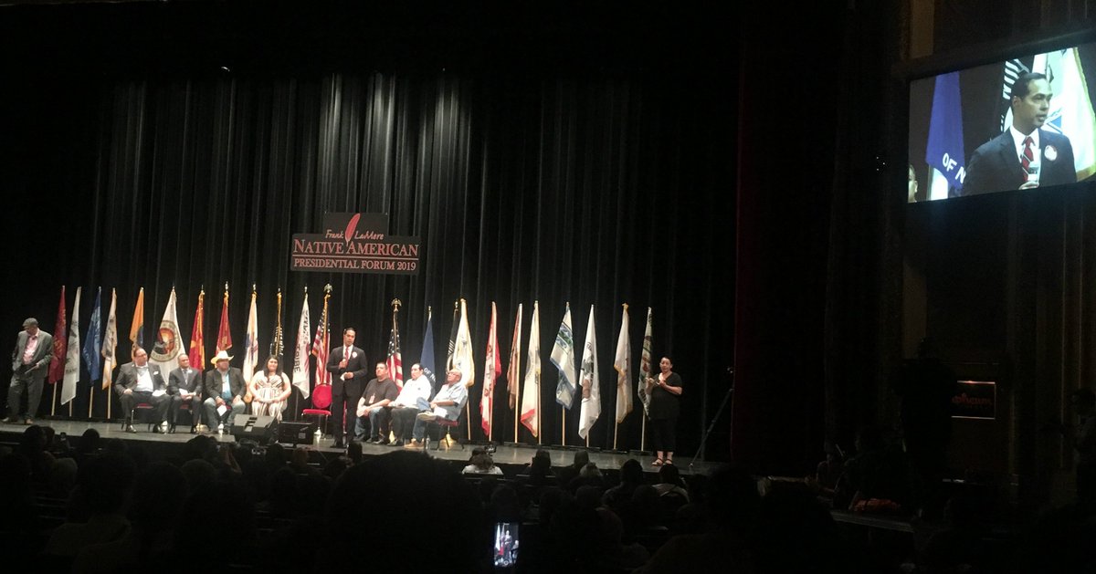 BoldNebraska's tweet image. Sec. @JulianCastro thanks Water Protectors during his introduction at the Frank LaMere Native American Presidential Forum #NativeForum #NativeVote2020 #MniWiconi #WaterIsLife #NoKXL #NoDAPL #ActOnClimate THANK YOU for signing the #NoKXLpledge, Sec. Castro
