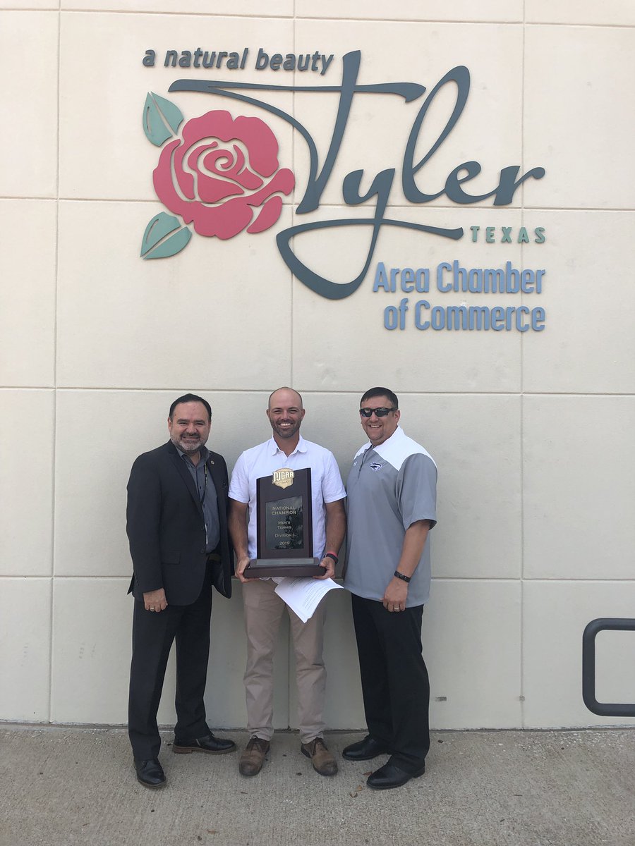 CharlesSmith12's tweet photo. Thanks Cindy Smoak and @SPORTyler for the opportunity to recognize the hard work of the student-athletes and coaches today! It was an honor to be able to attend the @TACC1900 Tyler Area Chamber of Commerce Board Meeting to close out the 2018-19 year as Interim AD! https://t.co/mTnVAnwbx6