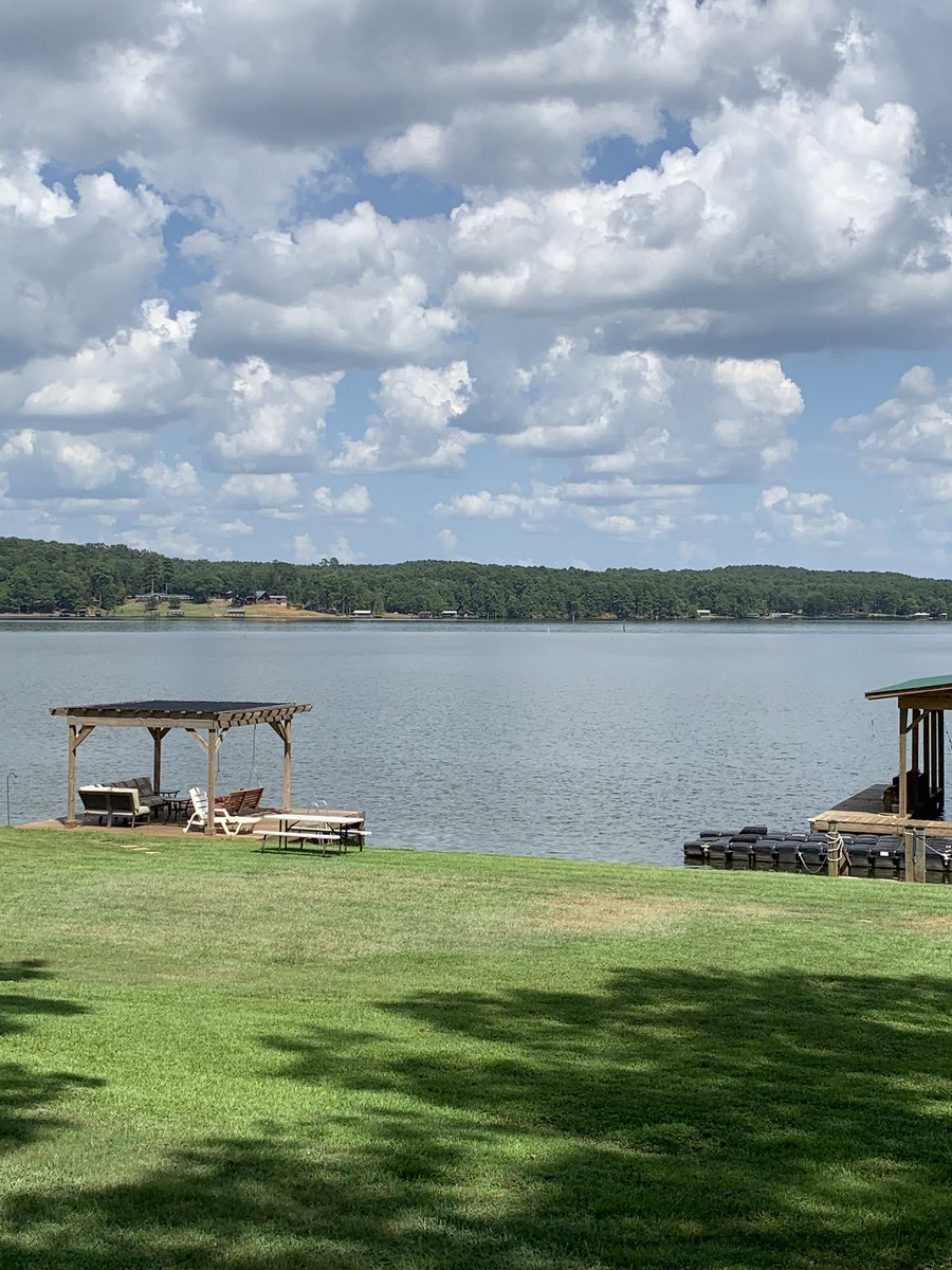 Russell_D_M's tweet photo. My view. #lake #latesummergetaway https://t.co/tnELN3oxMf