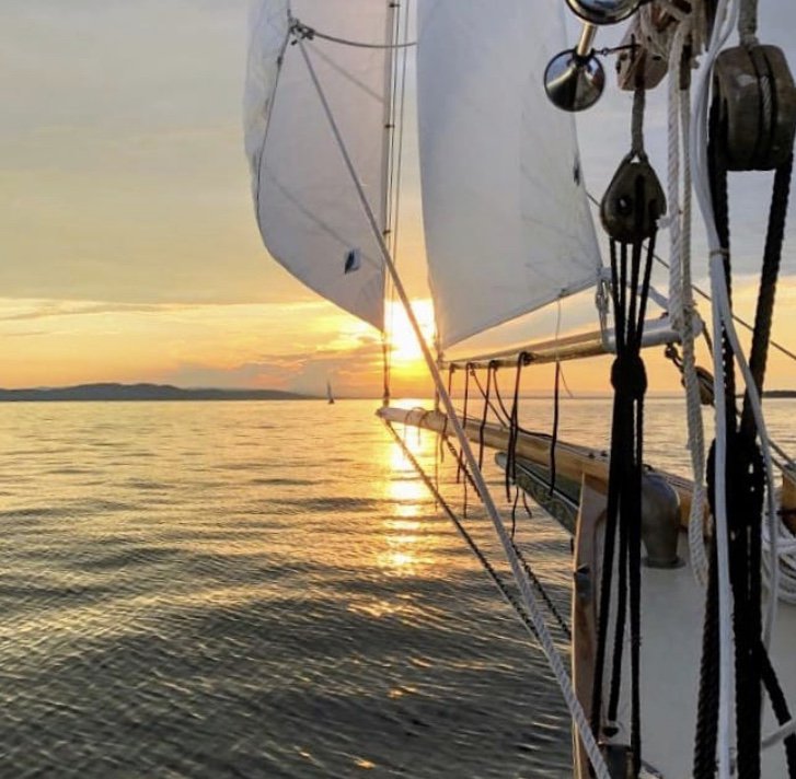 BurlingtonHello's tweet photo. Set Sail on #lakechamplain with the Whistling Man Schooner Company. 
_______
📸 - @whistlingman
#burlingtonharbor #whistlingman #schooner #friendship #burlingtonbay #helloburlington #lakechamplain #sailing #champlain #setsail #visitvermont #travelnewengland #discoverbtv #sunset https://t.co/2YBNDK4pTI
