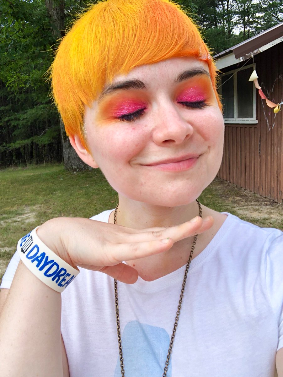 morganyorkwrite's tweet photo. Shoutout to @ahitsrosa for doing my makeup and making me feel like a literal sunrise!! #campgritty https://t.co/xuTkKa53Cd