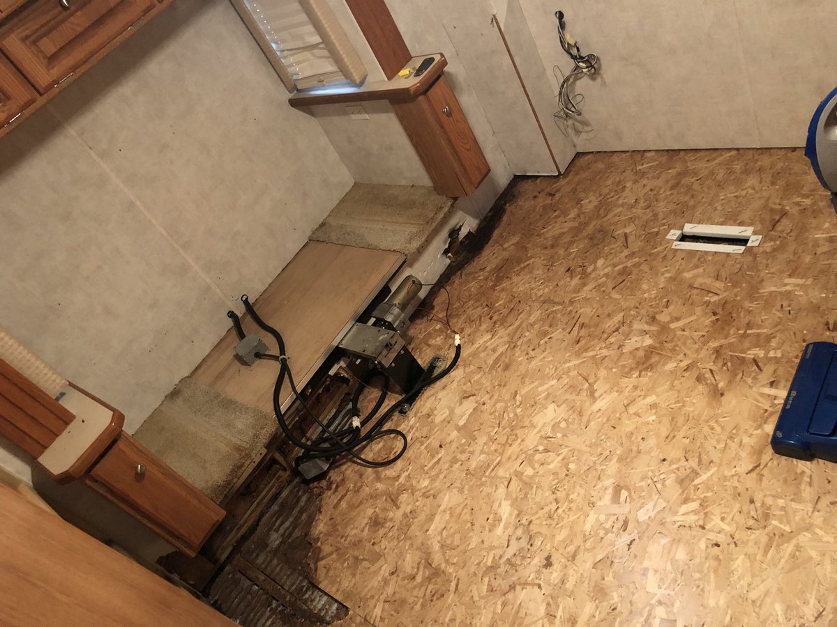 HeatwoleKirk's tweet photo. Gutted her out, fixed the leak.
Cutting out the bad subfloors and insulation tomorrow.
Time to get back to work online...🙌😎
.
.
.
#RepairTime #RvProject #entrepreneurlife https://t.co/4uLBXWMunB