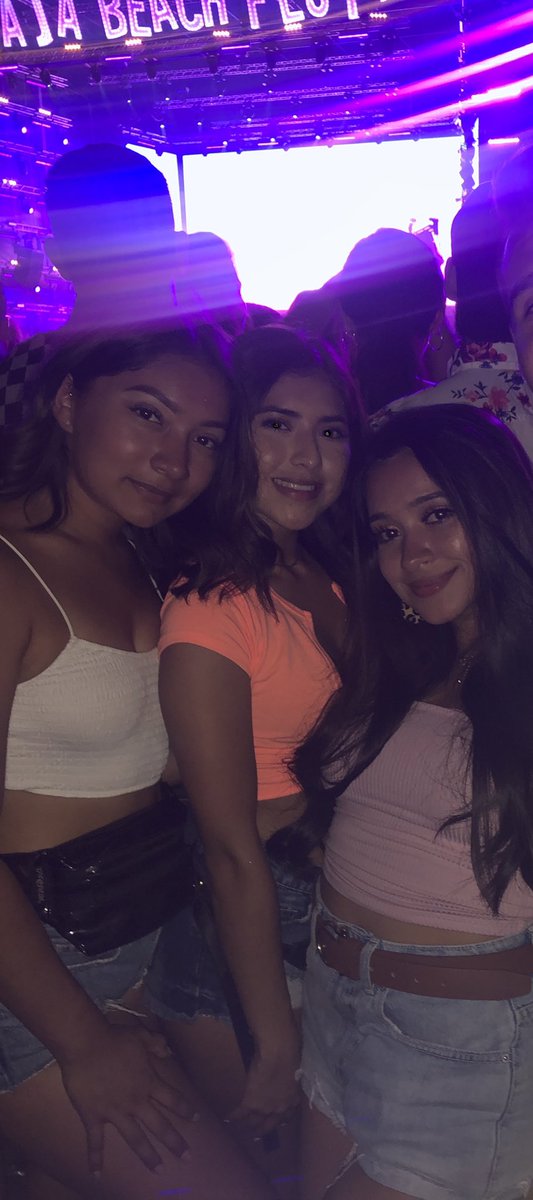 cassyselenaa's tweet photo. Baja beach fest w my girls 🦋 https://t.co/WModGnm0dF