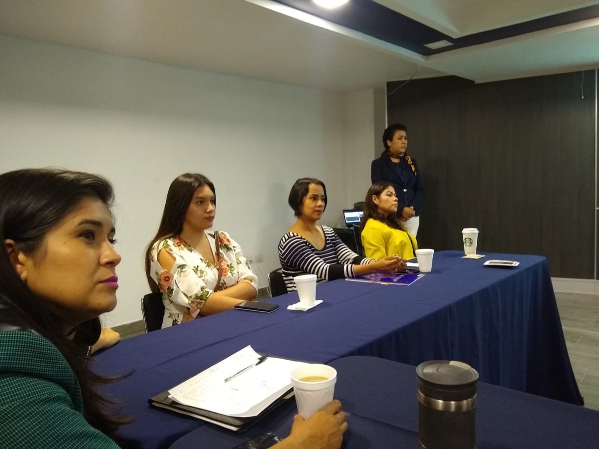 CanacoQro's tweet photo. Reunión #Prepol2019, en la que se realizó el calendario de evaluaciones. Encabezada por #AlejandroParedes del Subcomité Operativo, #OlgaCorchado del Subcomité de Evaluación, #CinthiaRamirez del Subcomité Administrativo y #MarioAguilar Coordinador Prepol. https://t.co/ee9zN1h7Ne