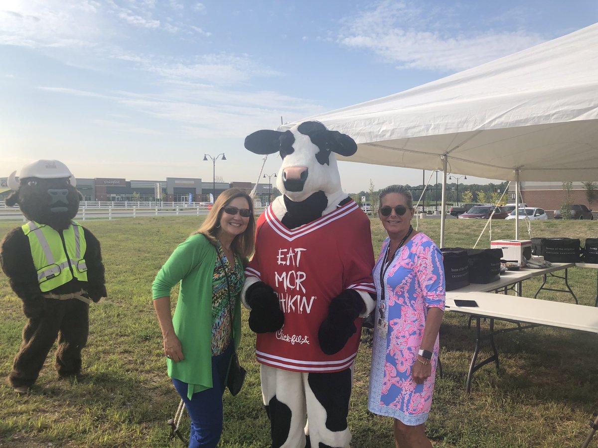 Lisa_Stemler's tweet photo. Breaking Ground for the new Chick-fil-A #JHSRedDevils #AcademiesofGC #jhsbandrocks https://t.co/mzCSKcVIgy