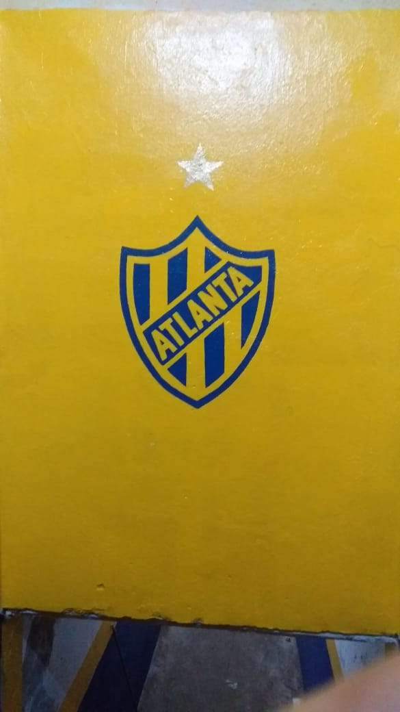 universobohemio's tweet photo. Atlanta Popular continúa restaurando y pintando las calles del barrio. En esta oportunidad se pintó la entrada del ingreso a la tribuna popular y el tunel de ingreso al campo de juego. Para 
colaborar con ellos pueden contactarse en ➡️ @atlantapopular 

¡Gracias #AtlantaPopular! https://t.co/9WK5TQeZqo