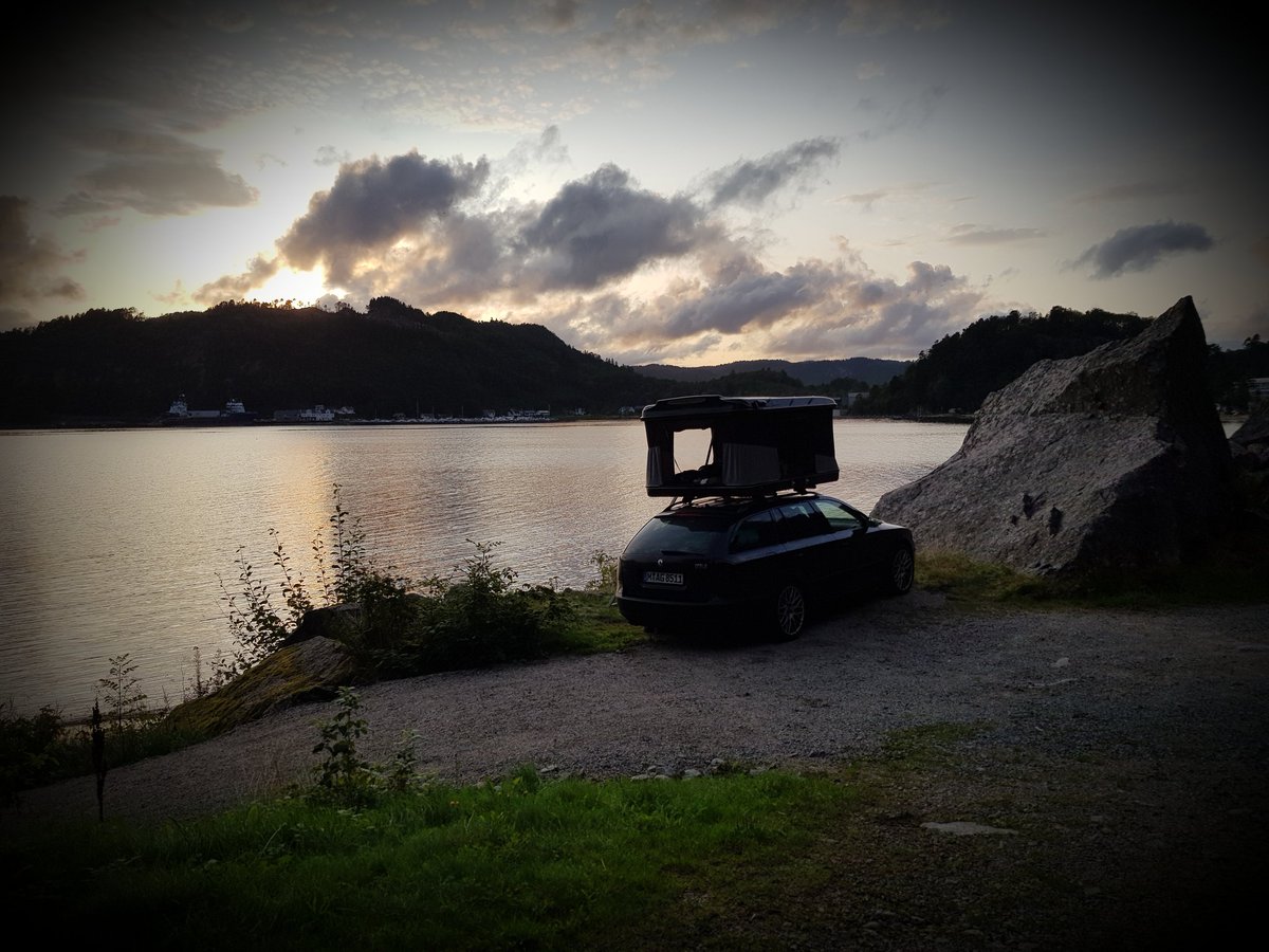 ice_scorpion's tweet photo. Angekommen in Norwegen 🇳🇴😍
Die erste Nacht wird gleich direkt am Fjord verbracht. 

#roadtrip
#abenteuer #dachzelt  #dachzeltnomaden #jamesbaroud #norwegen #norway #lighthouse #lindesnesfyr #fjord #nature #camping #campernomads #traveltheworld #rooftent #rooftoptent https://t.co/5EF2f14rF9