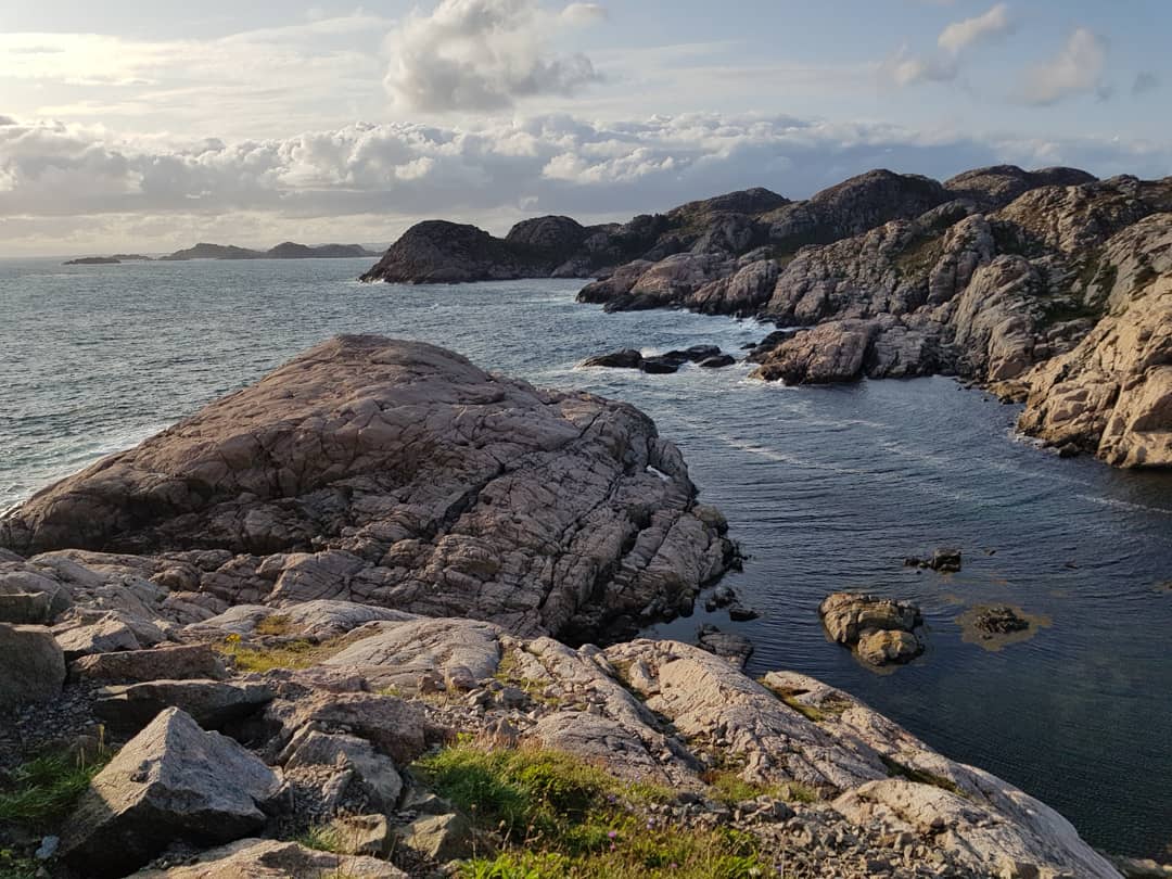 ice_scorpion's tweet photo. Angekommen in Norwegen 🇳🇴😍
Die erste Nacht wird gleich direkt am Fjord verbracht. 

#roadtrip
#abenteuer #dachzelt  #dachzeltnomaden #jamesbaroud #norwegen #norway #lighthouse #lindesnesfyr #fjord #nature #camping #campernomads #traveltheworld #rooftent #rooftoptent https://t.co/5EF2f14rF9