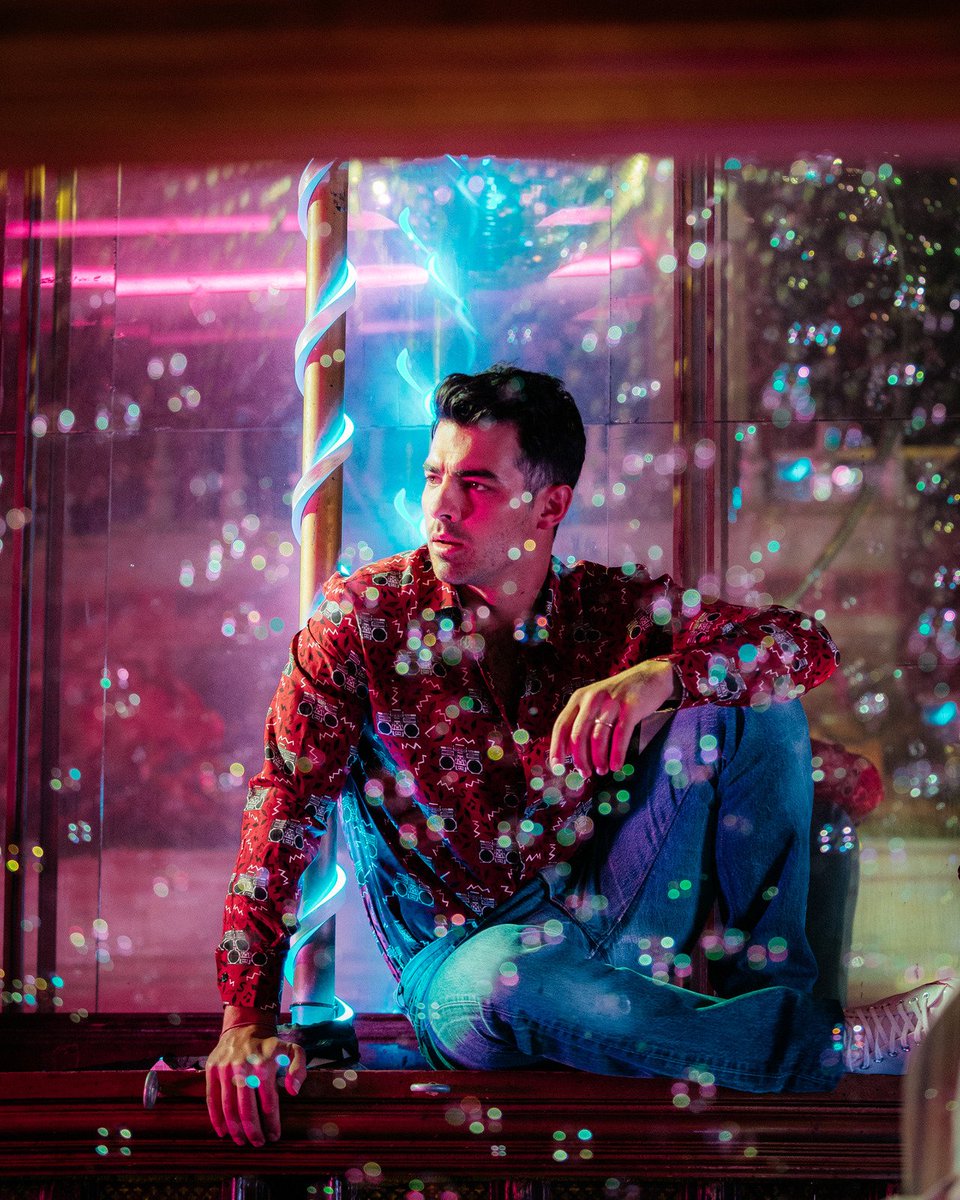 JONAS_ROCKS_EC's tweet photo. New stills from
Nuevas fotos de
#OnlyHumanVideo https://t.co/Ap0XUDykBI