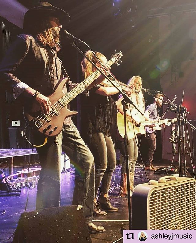 songs4everybod's tweet photo. #Repost @ashleyjmusic
• • • • • •
We’ll be at @sixstringfoxborough this Saturday night with @whiskey6nation. 🤘🏻🥃 8pm.
.
.
#ashleyjordan #ashleyjordanband #whiskey6 #sixstringgrillandstage #foxboro #gillettestadium #livemusic #liveband #countrymusic https://t.co/G8MBkzIb3q https://t.co/LzIX826P5c