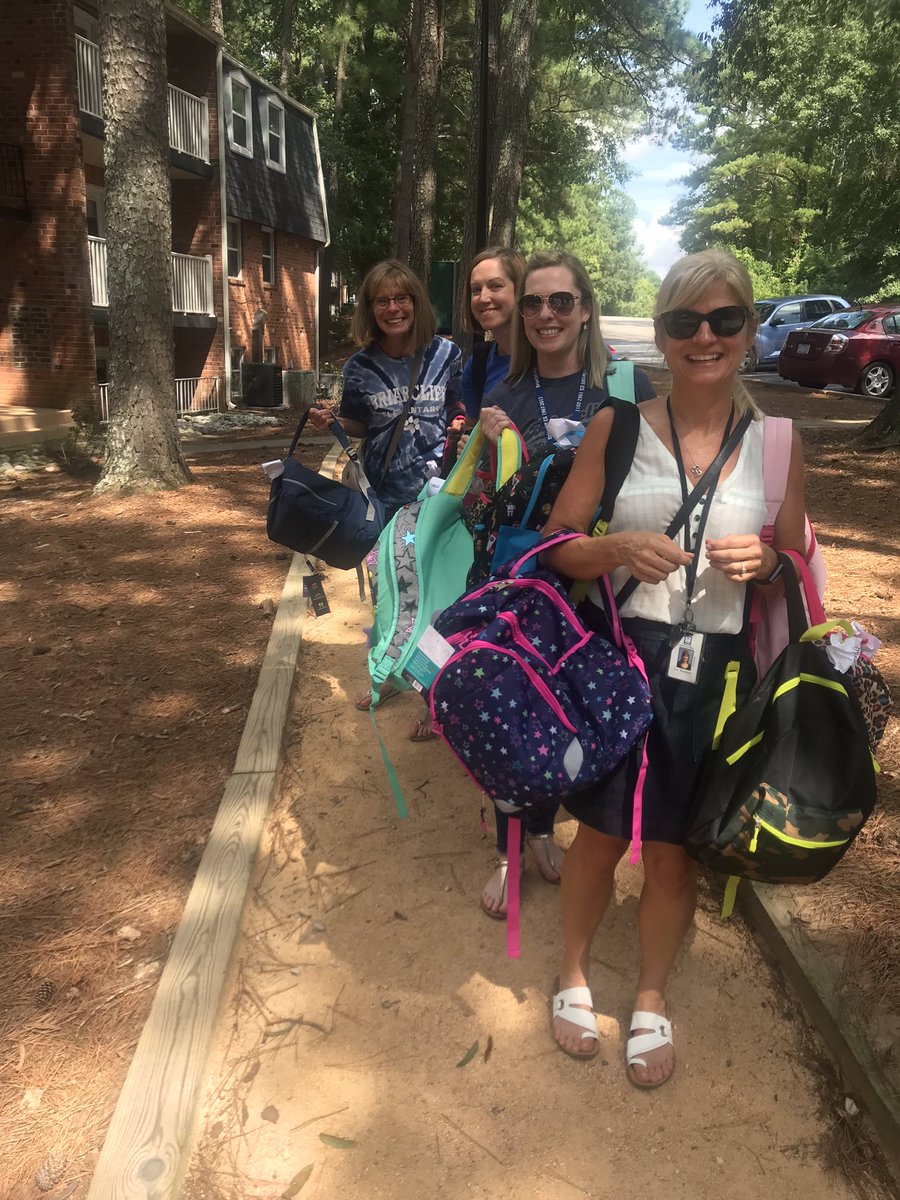 MWenzel30's tweet photo. Handing out book bags in the community! Love seeing the kids smile!          #BESStarsofPositivity @BriarcliffES https://t.co/dgRcScS0KV