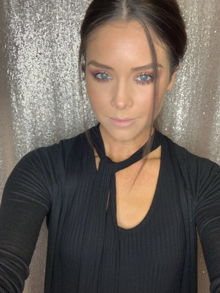 SarahPontius's tweet photo. Love my new pink shadow from @KylieJenner birthday$$$collection! I got the single in Mase and it’s a beaut! I’m not the best blender and this shadow blended out perfectly! #kyliecosmetics #kyshadow https://t.co/hA7gWzRrZx