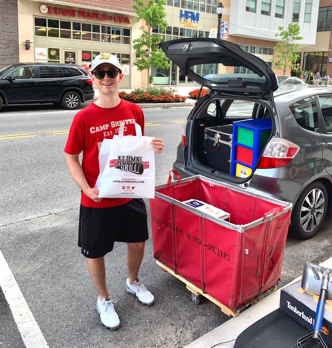 AlumniGrill's tweet photo. It’s an early start to move in day ! Tired after moving all day ? We’ve got you covered! Enjoy some Alumni Grill tonight. We are open until 9pm and deliver through Grubhub and Doordash! https://t.co/rPv6vAugab