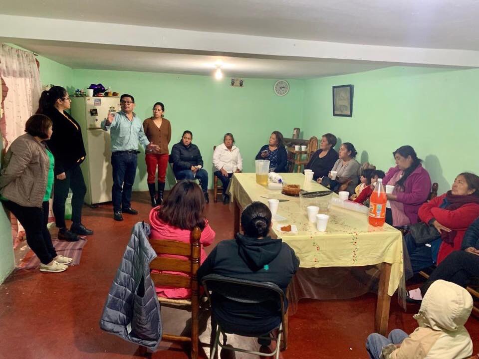 RicardoCortesM's tweet photo. Me reuní con vecinos del Barrio de Coaxustenco quienes nos manifestaron parte de la problemática que viven en su comunidad siendo el tema de la seguridad el de mayor preocupación, quiero agradecer a Bety Beltrán por su anfitrionia, buscaremos los mecanismos para poder apoyarlos. https://t.co/CTvjkBcqnB
