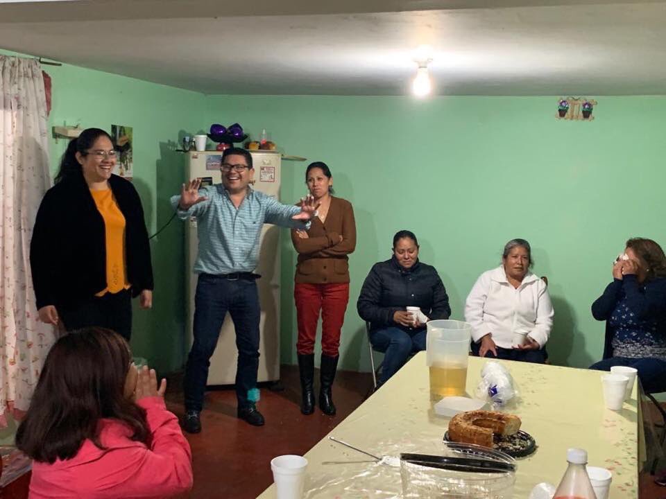 RicardoCortesM's tweet photo. Me reuní con vecinos del Barrio de Coaxustenco quienes nos manifestaron parte de la problemática que viven en su comunidad siendo el tema de la seguridad el de mayor preocupación, quiero agradecer a Bety Beltrán por su anfitrionia, buscaremos los mecanismos para poder apoyarlos. https://t.co/CTvjkBcqnB