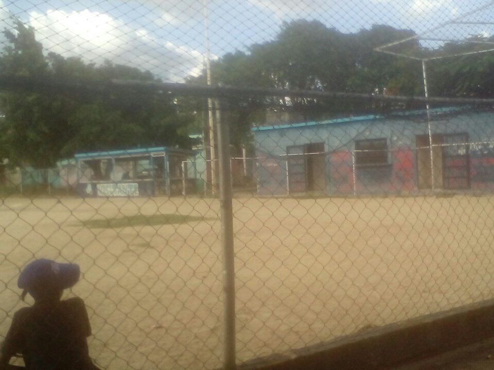 gsurely's tweet photo. @Alemarvez10 @rafaellacava10 Por favor ayudemos con la rehabilitación del campo la concordia, vía el matadero, dist los samanes https://t.co/m4t7uo1n8D